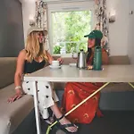 Holacamp مكان تخييم البوفيرا