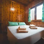 Holacamp مكان تخييم