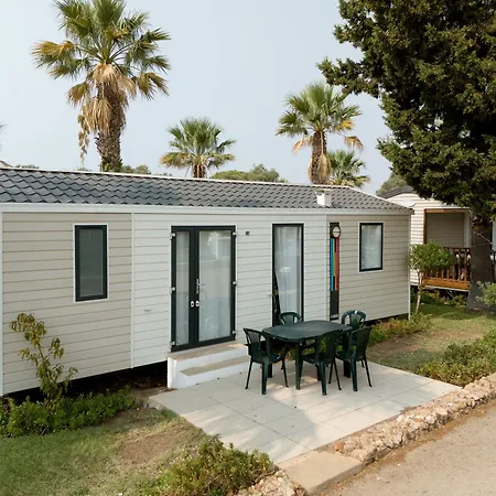 אתר קמפינג Holacamp *